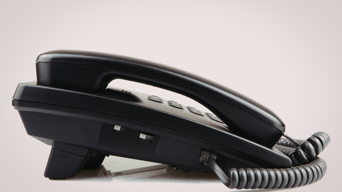 How Can Families Create a “Trusted Contacts Only” Landline System for Seniors? 