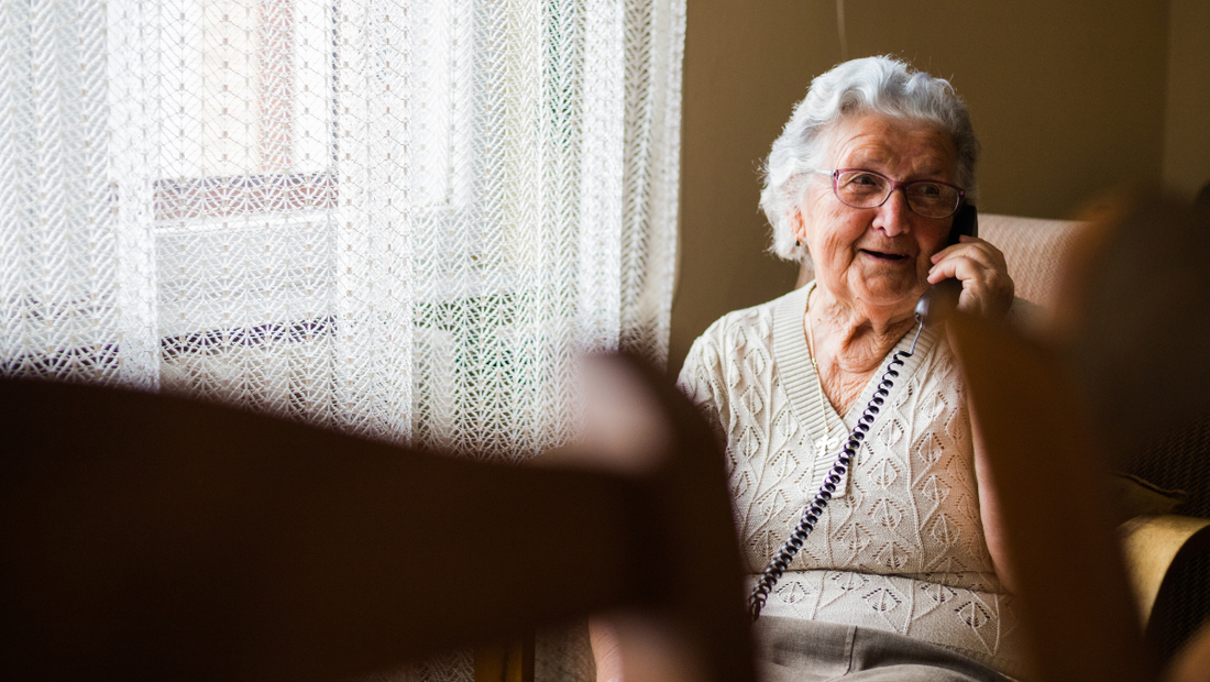 How Can Families Introduce a Call Blocker Without Making Seniors Feel Controlled? 
