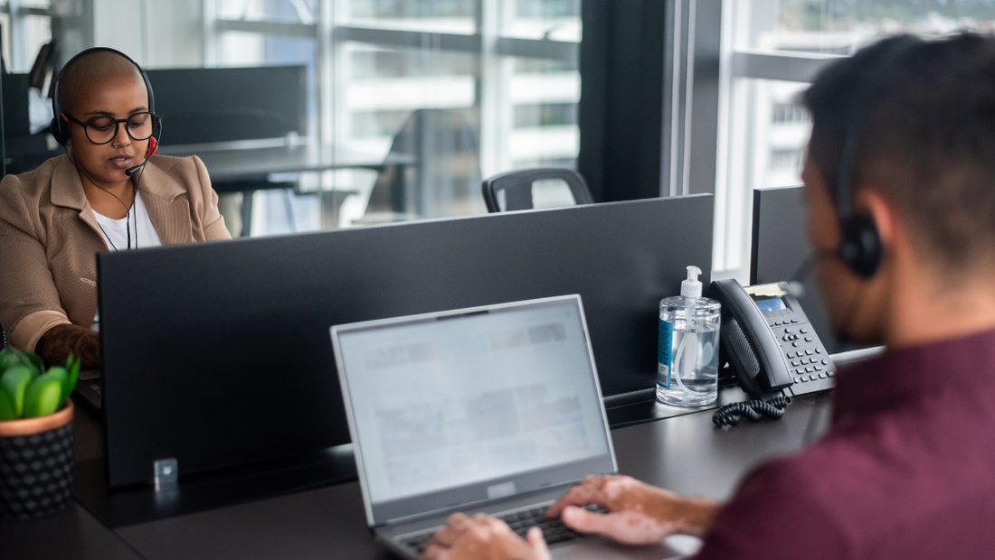 How Does a Landline Call Blocker Handle Robocalls Versus Live Telemarketers? 